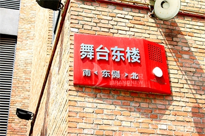 亞克力標(biāo)牌的批量絲印（下）